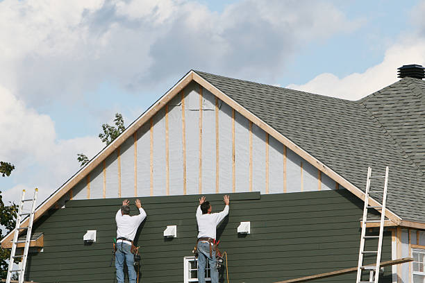 Professional Siding Installation technician working in Frisco, TX